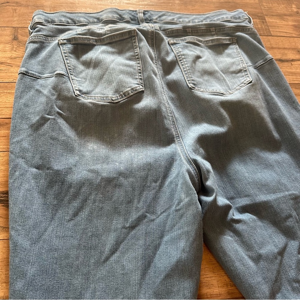 Torrid Lightly Distressed Bombshell Skinny Jeans size 20r - Picture 8 of 9